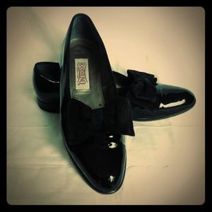 Bandolino slip on flat black with bow